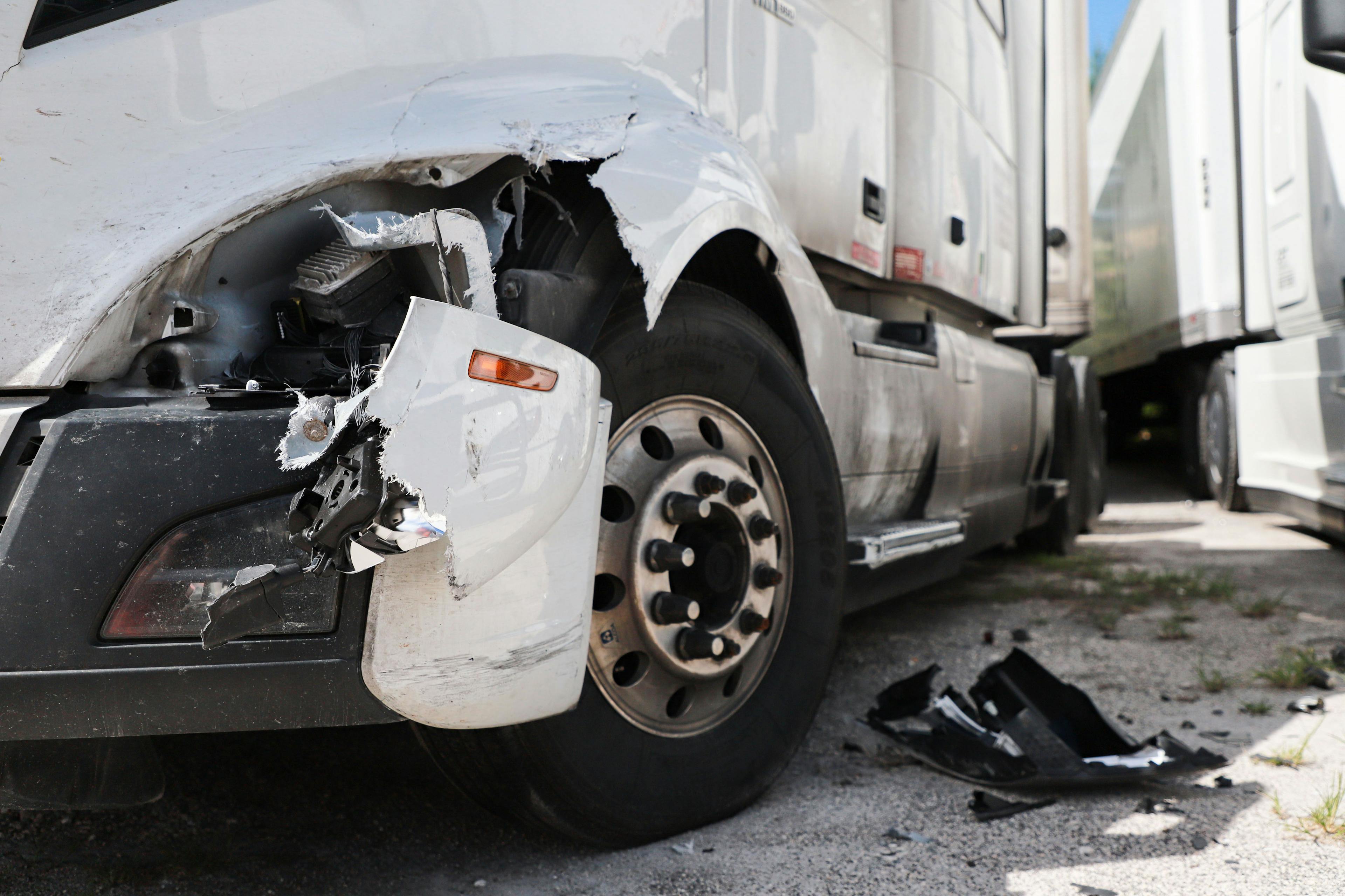 Cómo Ruy Mireles Ayuda a Víctimas de Accidentes de Camión a Obtener Justicia